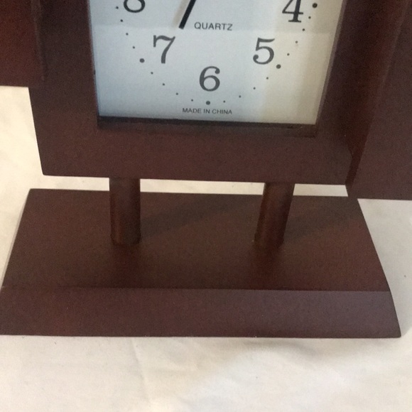 Quartz Clock With Picture Frames - Picture 10 of 11